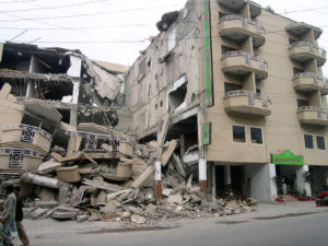 Destroyed_building_in_Muzaffarabad_after_the_earthquake_(2005)